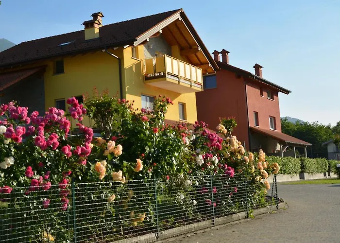 Lejlighedshotel Girasole Casa Gialla Colico