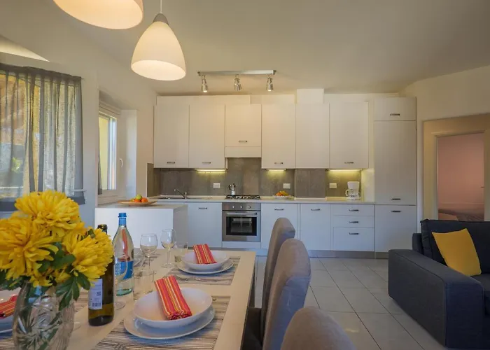 Girasole Casa Gialla Lejlighedshotel Colico