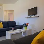 Girasole Casa Gialla Aparthotel