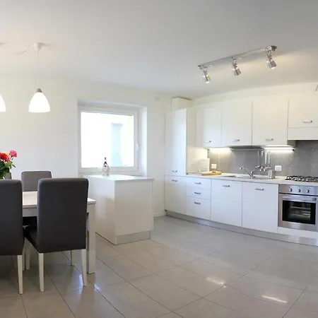 Girasole Casa Gialla Aparthotel Colico