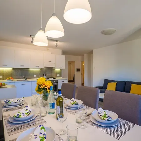 Hotel apartamentowy Girasole Casa Gialla