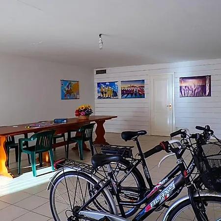 Girasole Casa Gialla Apartmanhotel 4*
