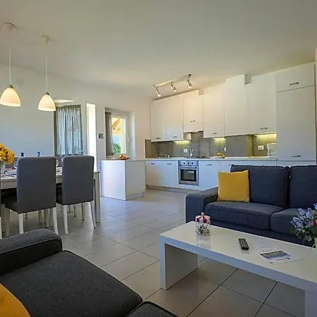 Girasole Casa Gialla 4* Colico