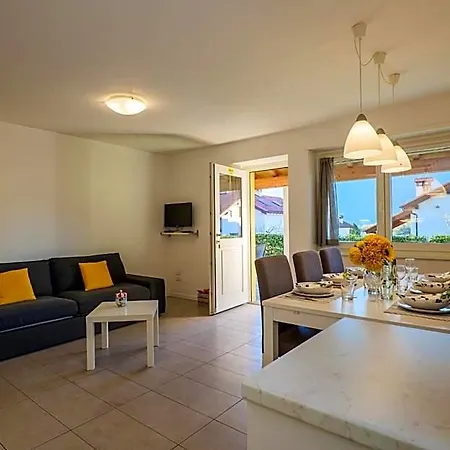 Girasole Casa Gialla Apartmanhotel 4*