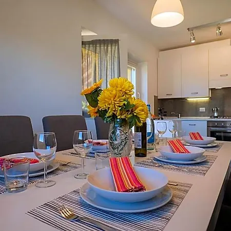 Girasole Casa Gialla Apartmanhotel
