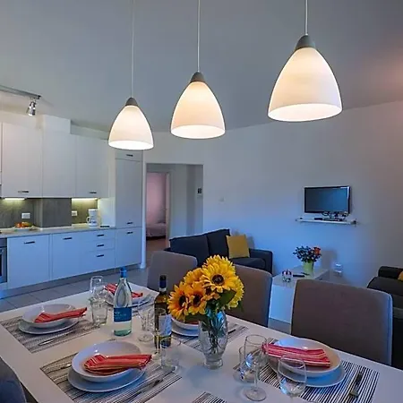 Girasole Casa Gialla Apartmanhotel Colico