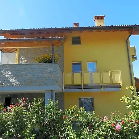 Girasole Casa Gialla Apartmanhotel Colico