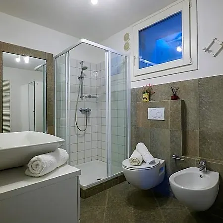 Girasole Casa Gialla Apartmanhotel Colico
