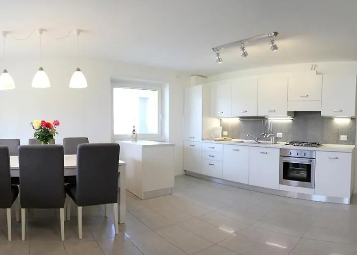 Girasole Casa Gialla Aparthotel Colico