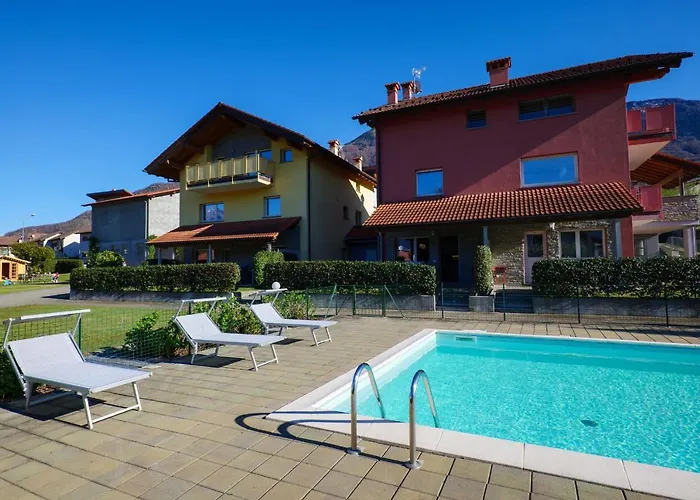 Girasole Casa Gialla Aparthotel 4*