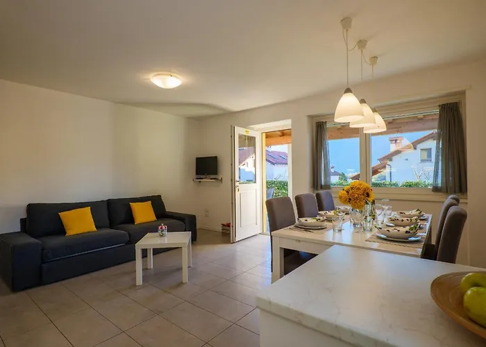 Girasole Casa Gialla Lejlighedshotel Colico