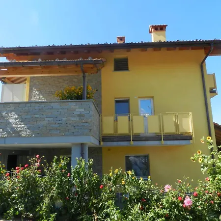 アパートホテル Girasole Casa Gialla 4*