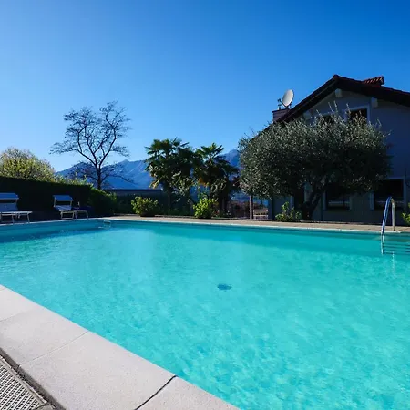 アパートホテル Girasole Casa Gialla 4*