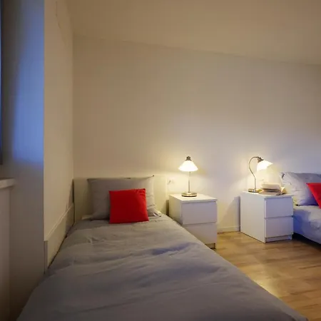 アパートホテル Girasole Casa Gialla 4*