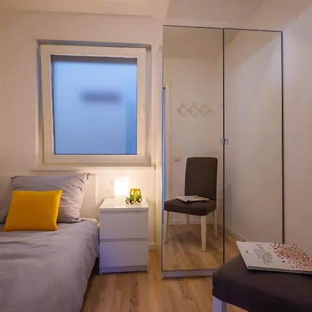 アパートホテル Girasole Casa Gialla コーリコ