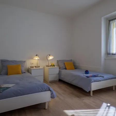 アパートホテル Girasole Casa Gialla コーリコ