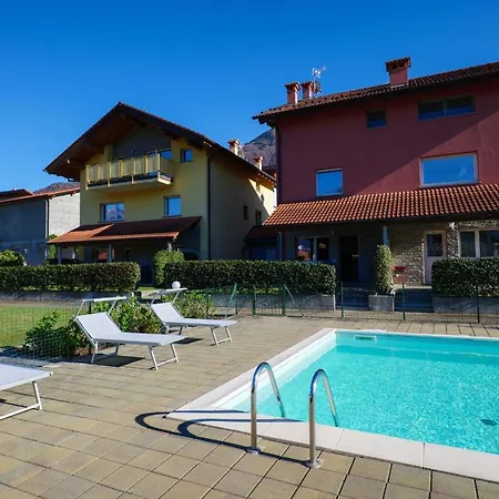 Girasole Casa Gialla Aparthotel 4*