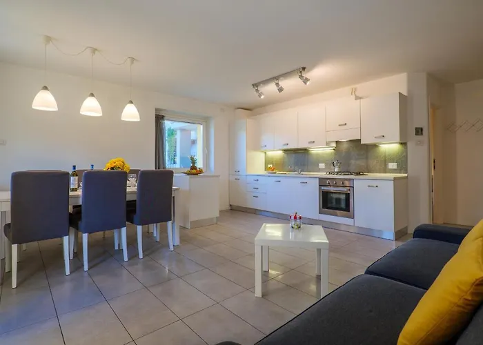 Girasole Casa Gialla Lägenhetshotell 4*